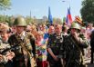 Вместе с боевиками на митинг пришли местные жители