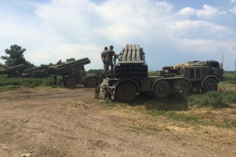 Танки и БМП украиских силовиков