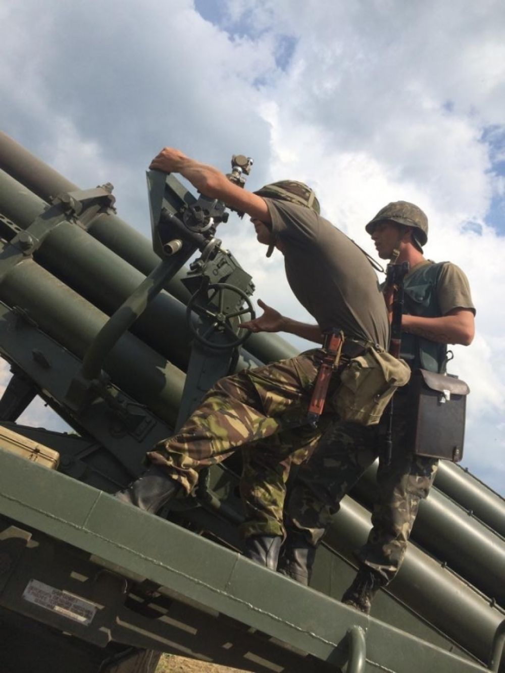 Танки и БМП украиских силовиков