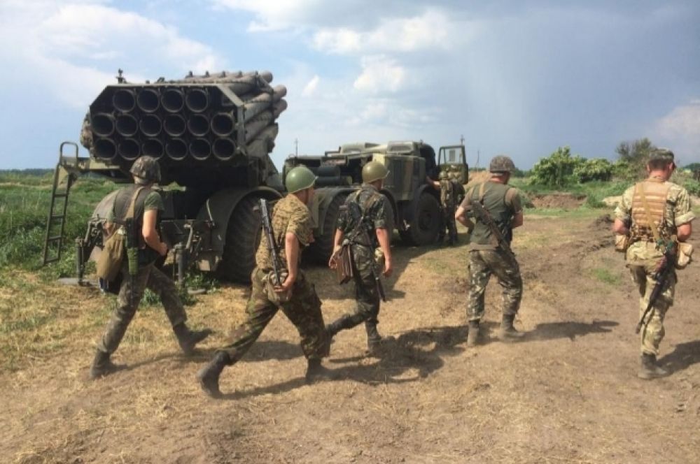 Танки и БМП украиских силовиков