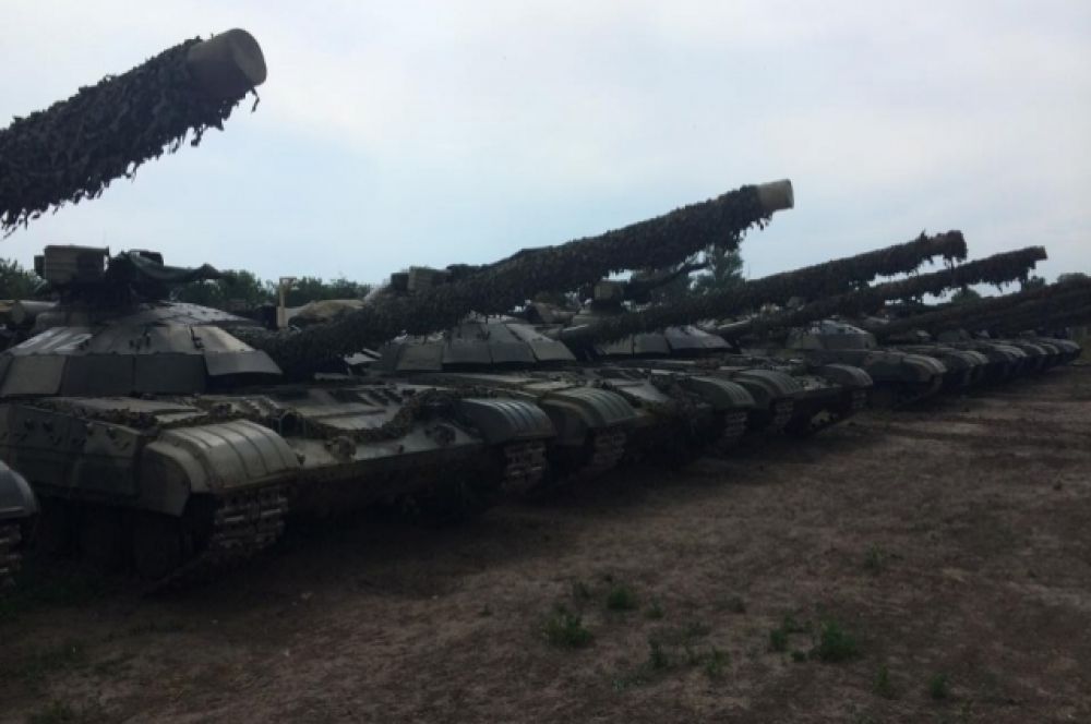 Танки и БМП украиских силовиков