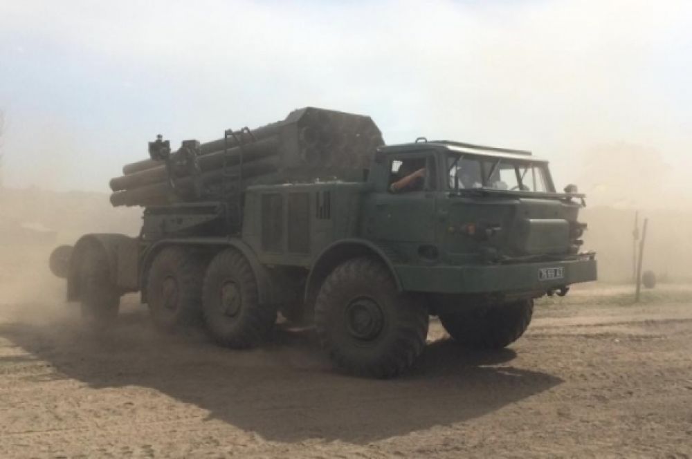 Танки и БМП украиских силовиков