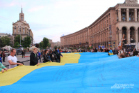 Флаг Украины на Майдане в Киеве