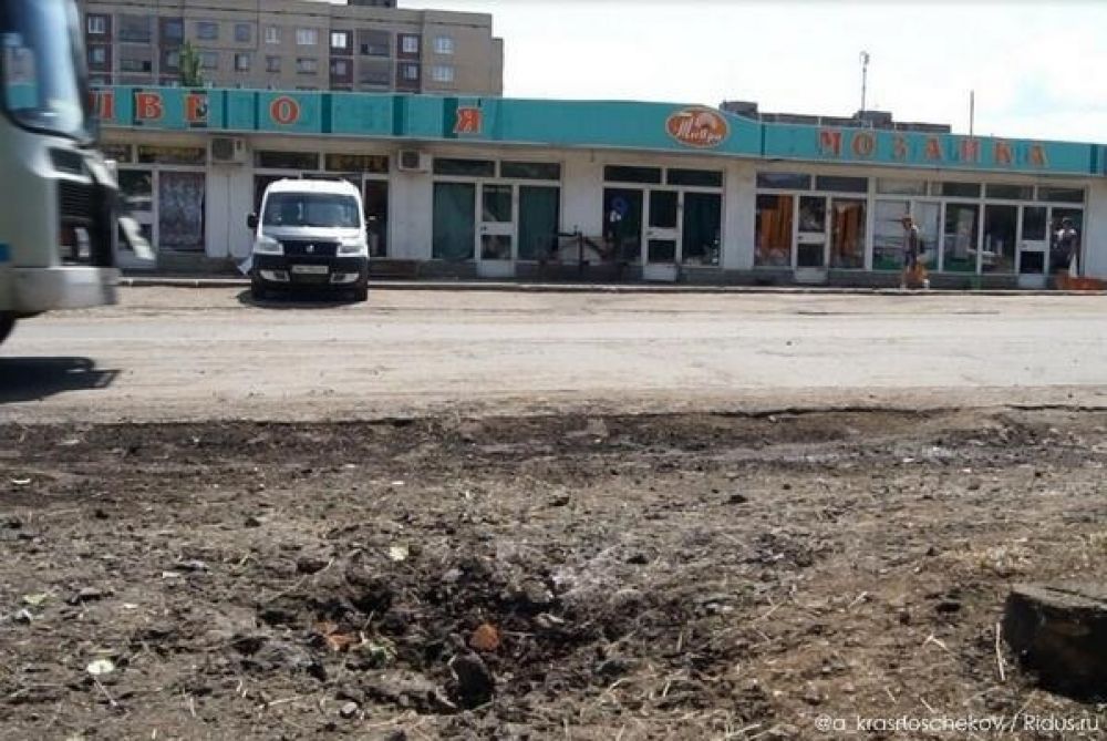 Снаряд упал возле рынка в Славянске