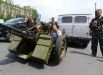 Военная техника сепаратистов у здания Донецкой облгосадминистрации