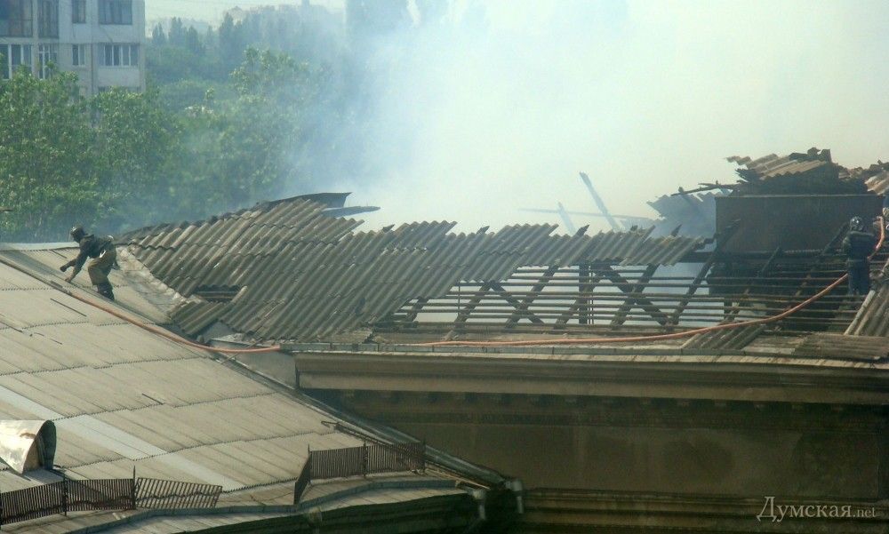 Пожар в здании бывшего института сухопутных войск