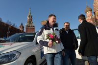 Александр Зубков во время церемонии вручения автомобилей призёрам Олимпийских игр в Сочи.
