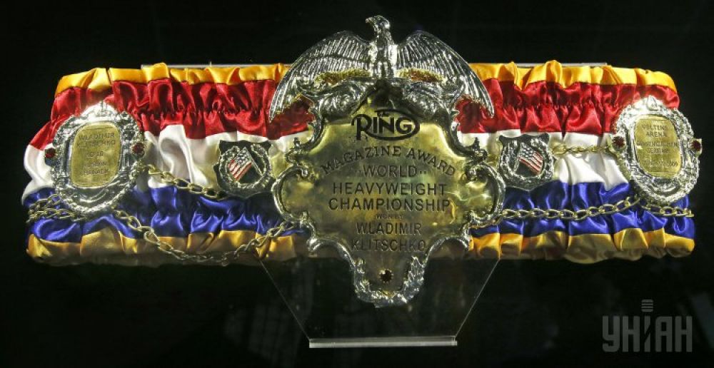 Чемпионский пояс THE RING. Владимир Кличко владеет трофеем, который был основан американским журналом «Ринг», с 2009 года