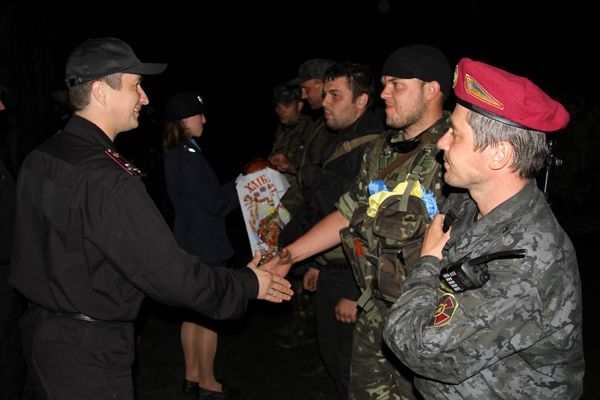 Военных торжественно встретили на полигоне вблизи Киева
