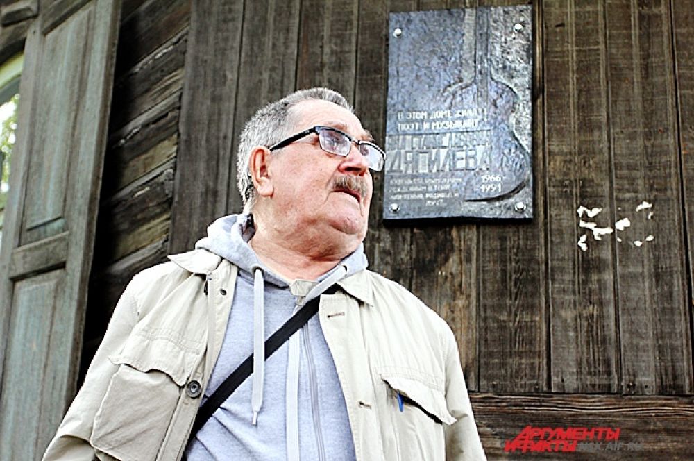 Станислав Иванович, отец поэтессы, увидев на открытии много молодых людей, сказал, что удивлен и рад: «Значит, Янка трогает до сих пор»