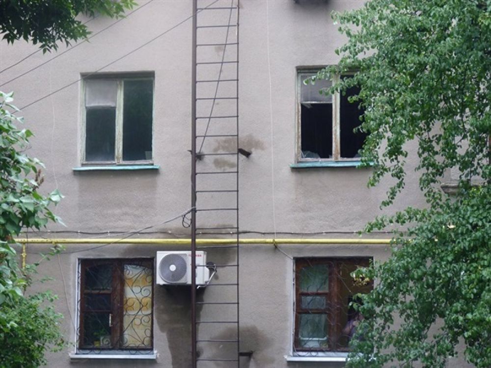 После артобстрела во многих домах выбиты стекла