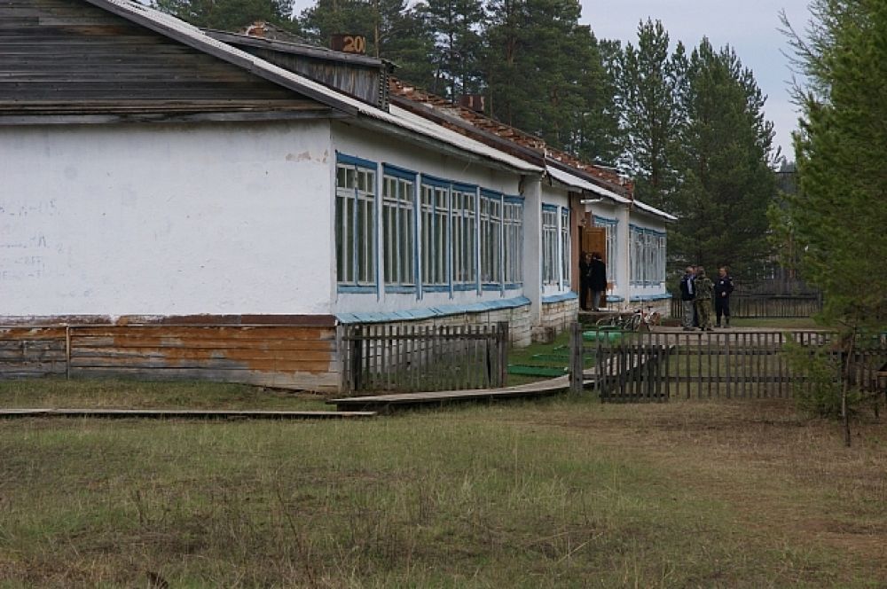 благодаря действиям учителей, здание поселковой школы удалось отстоять.