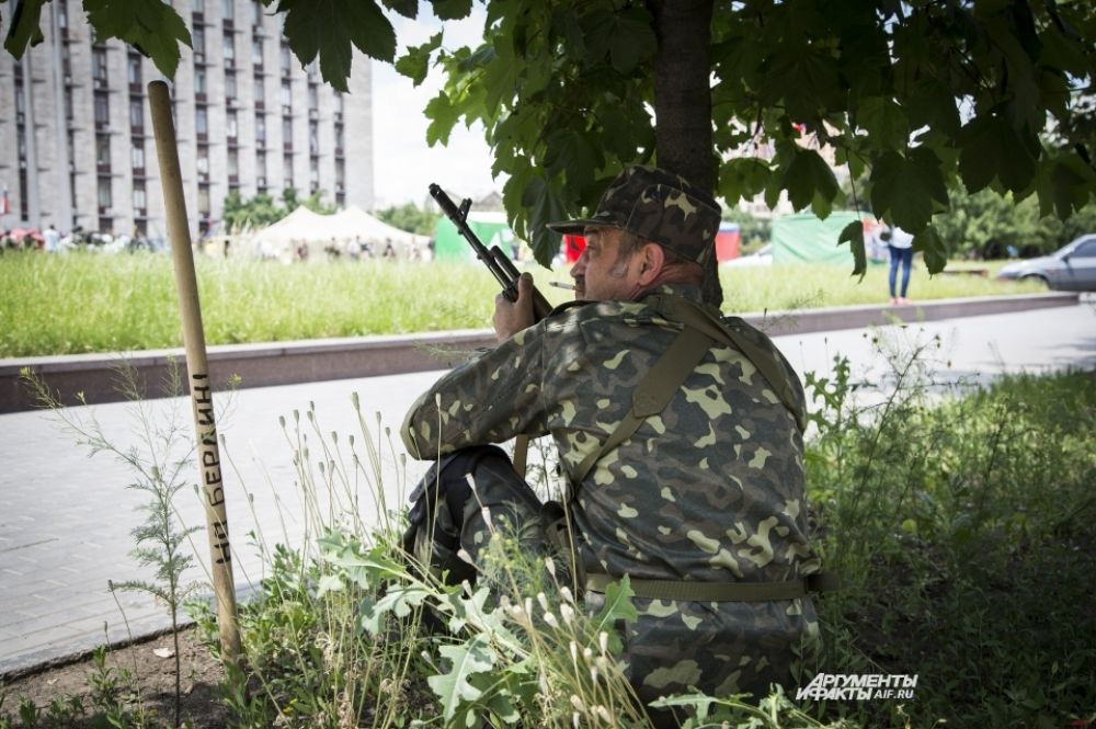 Рано утром 3 июня украинская нацгвардия возобновила силовую операцию – артобстрелу подверглось село Воевододвка под Севердонецком.