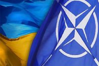 Флаги Украины и НАТО