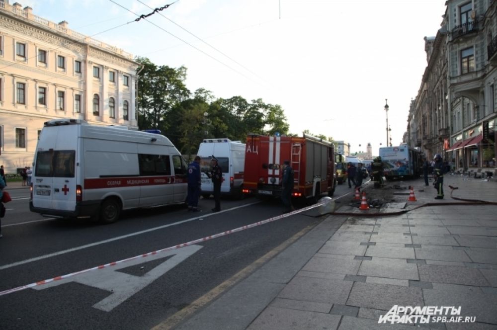 Авария произошла неподалеку от пересечения Невского проспекта и набережной Фонтанки.