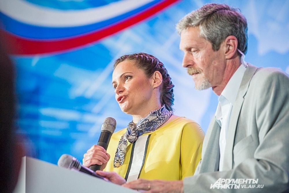 Ведущие встречи - Ольга Катренко и Андрей Островский.
