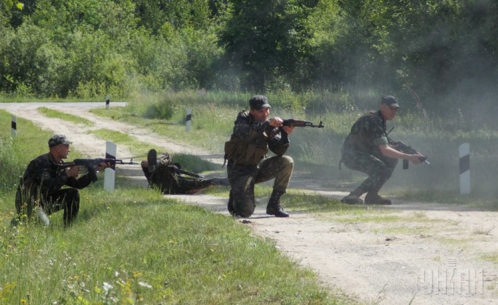 Солдаты учили журналистов выживать на войне
