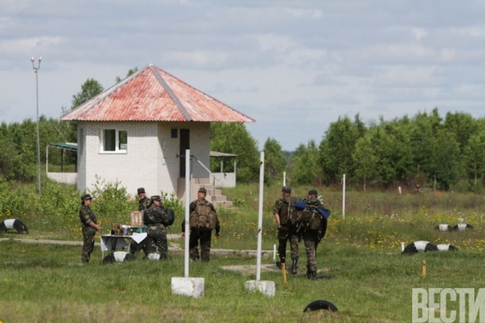 Солдаты учили журналистов выживать на войне
