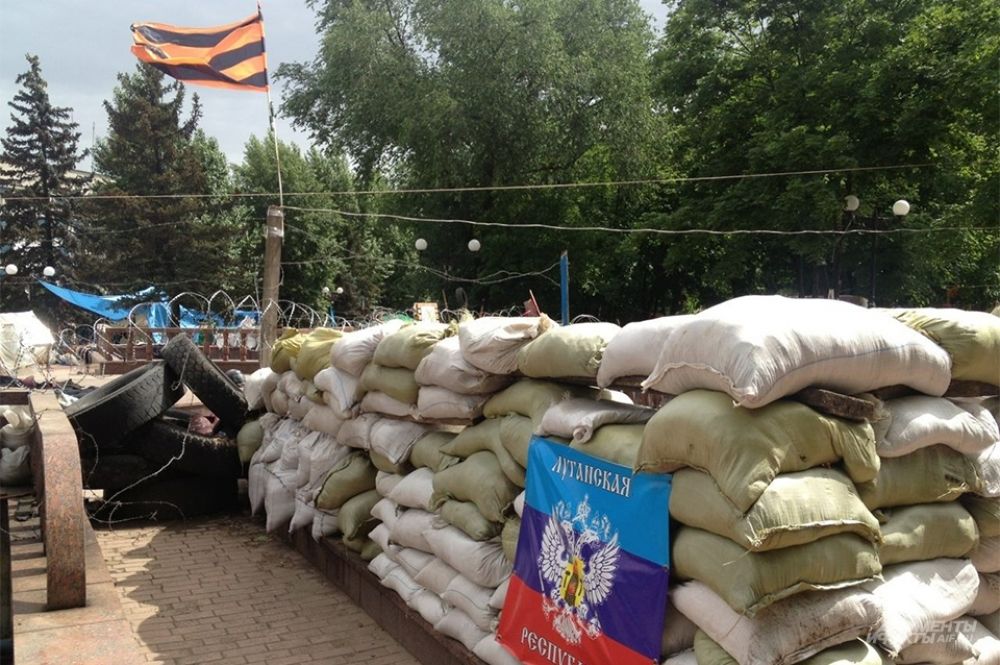 При этом, согласно заявлениям представителей украинской армии, они блокировали Славянск и Красный Лиман и не позволяют ополченцам вырваться из этих городов.