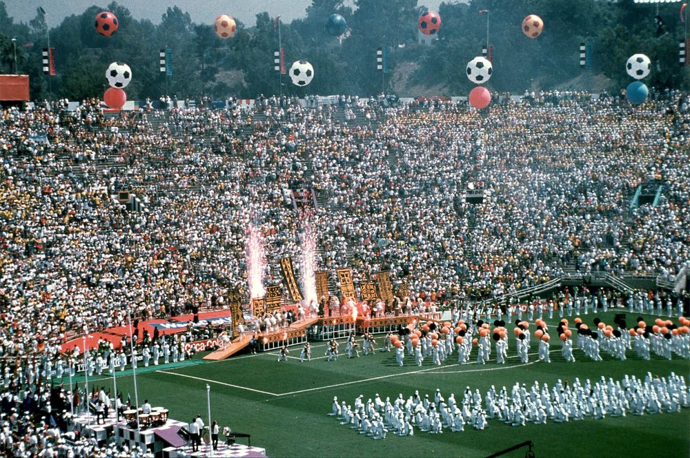 Первым Кубком мира сборной России был чемпионат 1994 года. Российские футболисты на стадии группового раунда уступили Бразилии и Швеции и не смогли пробиться в плей-офф. На фото: церемония открытия чемпионата мира 1994 года.