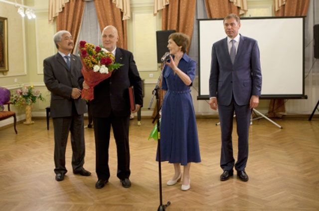 Награды вручал мэр Иркутска.