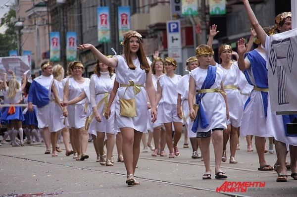 Греки и римляне на иркутском карнавале появляются ежегодно.