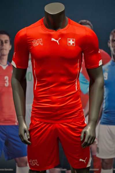 Швейцария на предстоящий чемпионат мира выбрала форму красного цвета с небольшими вкраплениями, отсылающими к национальному флагу.