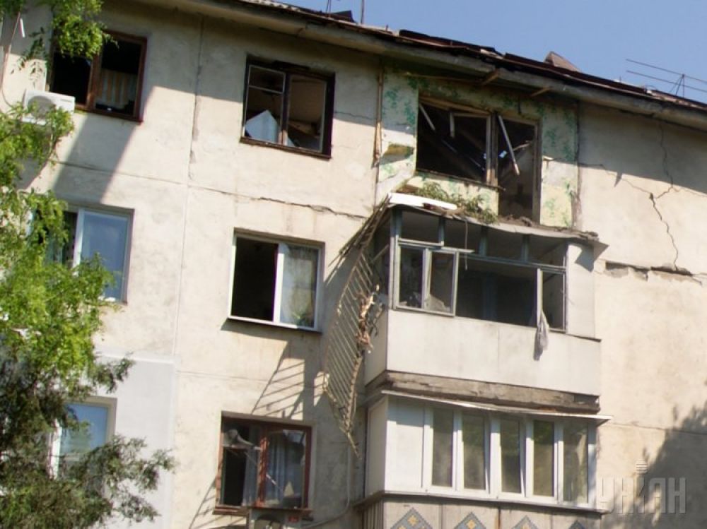 От взрывной волны пострадали также несущие стены дома