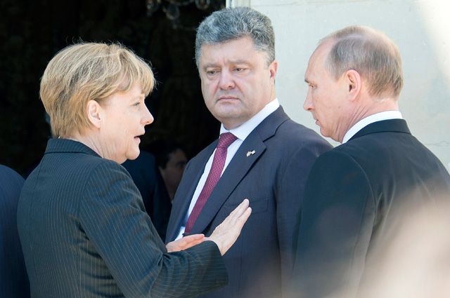 Владимир Путин, Петр Порошенко и Ангела Меркель на встрече в Нормандии. 