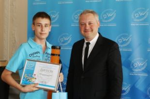 Игорь Янковский с победителем художественного конкурса