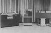 В 1959 году IBM выпустила вычислительную систему 1401 Data Processing System – это была первая ЭВМ, проданная в количестве более 10 тысяч экземпляров. Успех компьютера также обусловлен дополнительной услугой – в комплекте поставлялся принтер IBM 1403.
