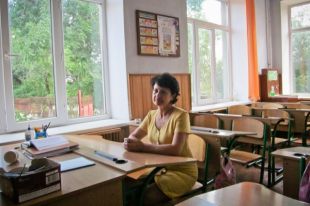 Одноклассница Порошенко Лариса Нанкова - в том же классе, где прошли первые школьные годы