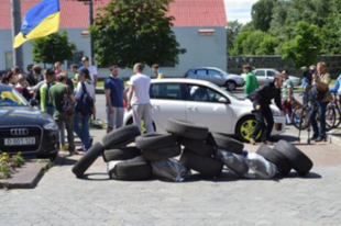 Пикет у посольства РФ в Киеве