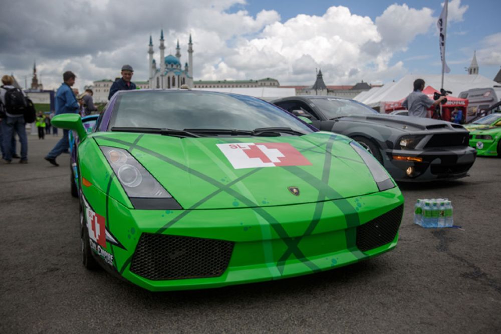 Не меньший интерес вызвало выступление стантрайдеров из Pilot Racing Team Moto – Марата Канкадзе, который является победителем экстремальных игр 2007 года в категории «стантрайдинг» и обладателем Кубка «Самый безбашенный трюк» на стритбайк-фристайл контесте «Moscow Stunt Jam» 2010 года, и Юрия Верховникова, победителя чемпионата Восточной Европы 2011 года