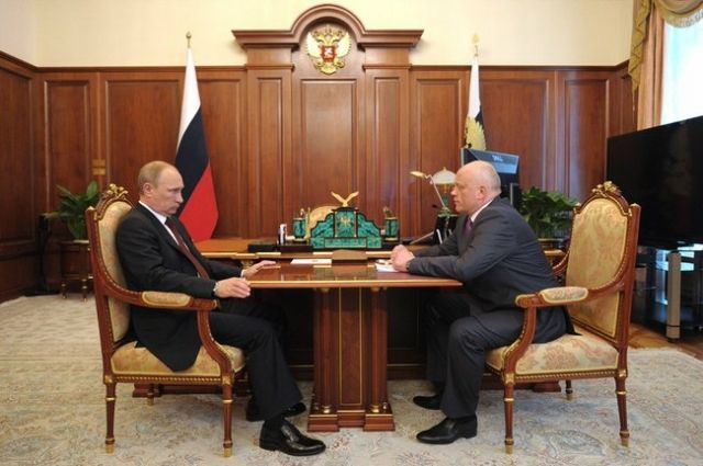 Владимир Путин и Виктор Назаров поговорили о развитии Омской области.