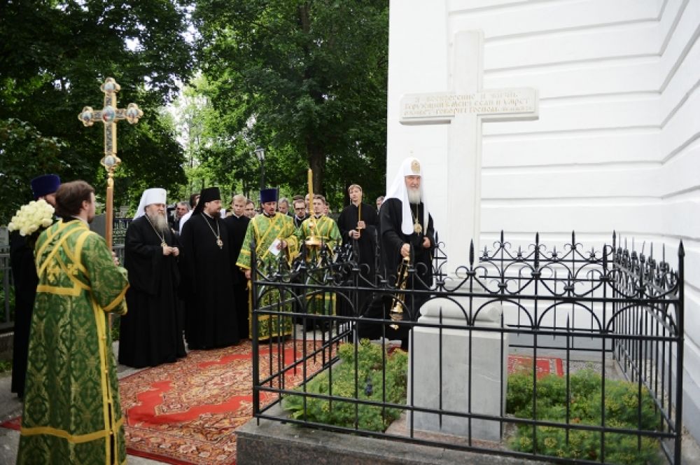 Патриарх Московский и всея Руси Кирилл посетил храм в честь иконы Божией Матери «Всех скорбящих Радость» на Скорбященском кладбище.
