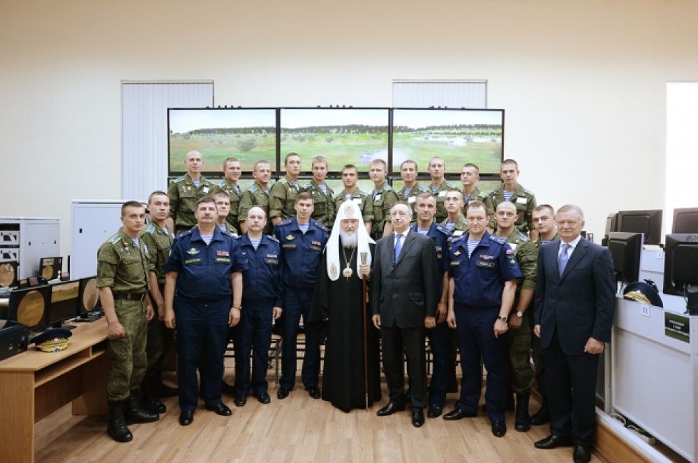 С личным составом училища ВДВ.