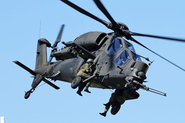 Агуста А129 «Мангуст». Первый ударный вертолёт, разработанный и производящийся целиком в Западной Европе. В 1993 году вертолёты «Мангуст» принимали участие в операциях по поддержке миротворцев ООН в Сомали. На вооружении ВВС Италии находится 60 таких вертолетов.