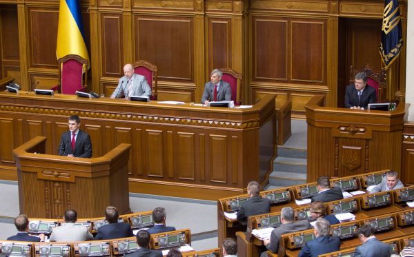 Виталий Ярема выступает перед депутатами в ВР