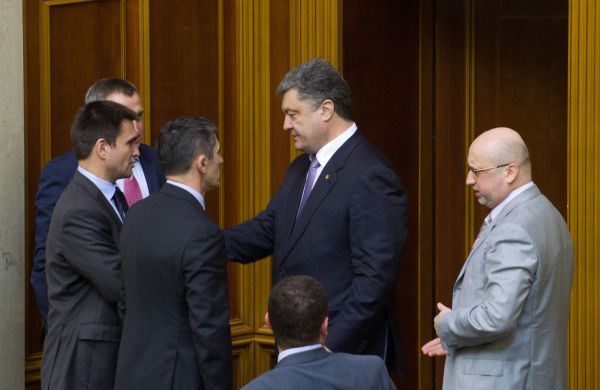 Петр Порошенко поздравляет Павла Климкина с назначением