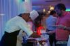 Местные повара угощают блинами посетителей VIP-зала «Русского дома».