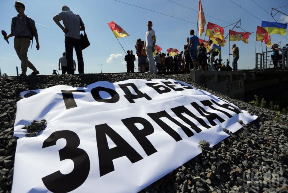 Строители перекрыли мост на Выдубичах в Киеве