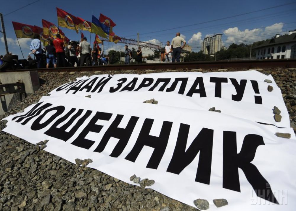 Строители перекрыли мост на Выдубичах в Киеве