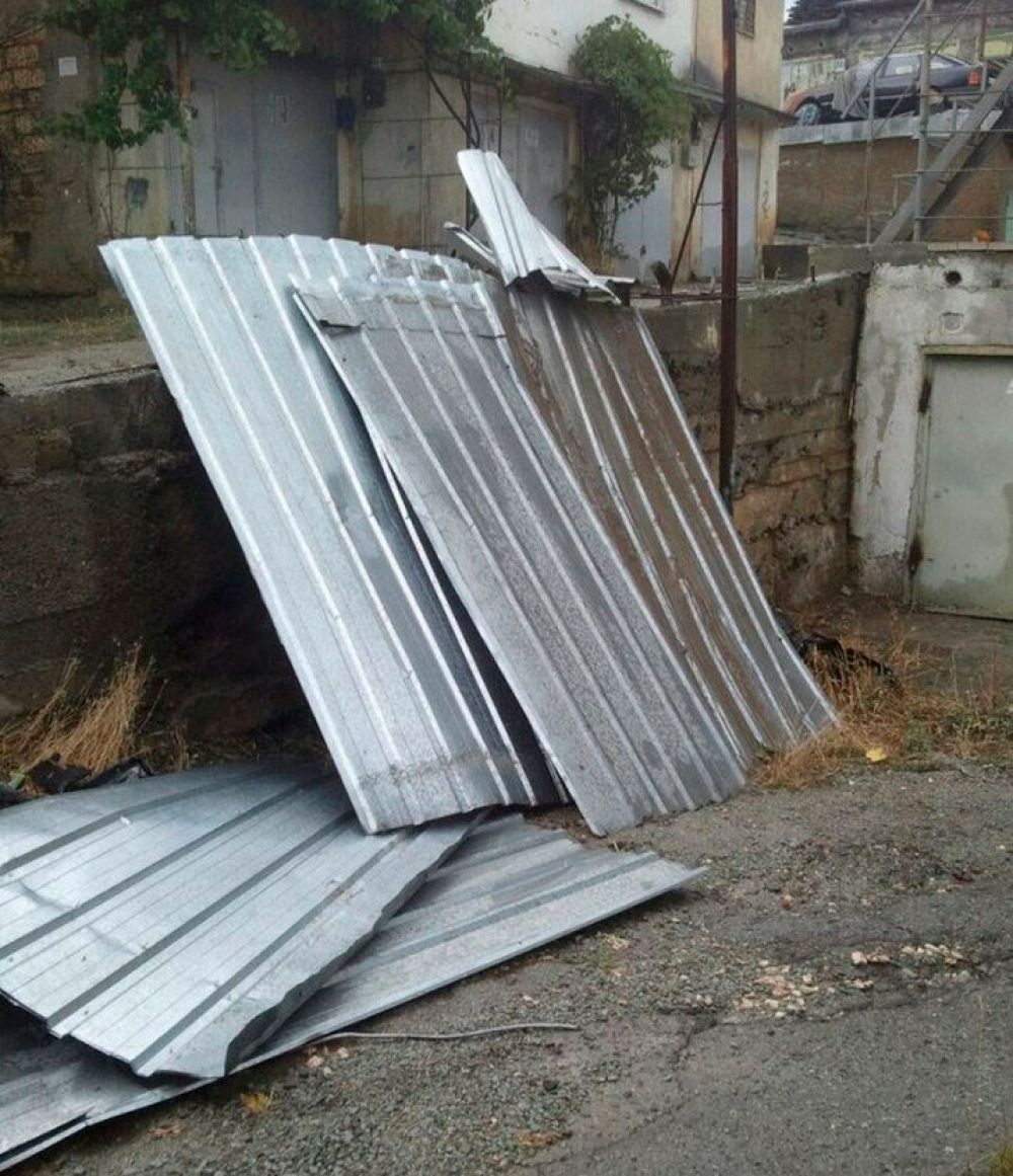 Ветер снес конструкцию в Алуште