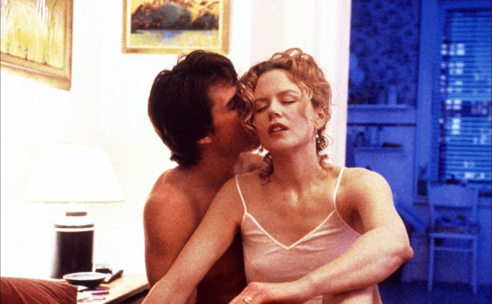Фильм Стэнли Кубрика «С широко закрытыми глазами» 1999 года принес паре Кидман-Круз огромную популярность и мировое признание. Однако именно во время съемок этого фильма в отношениях звёзд произошёл кризис. До 10-летнего юбилея их свадьбы оставалось совсем немного, но после окончания съемок Николь Кидман и Том Круз расстались.