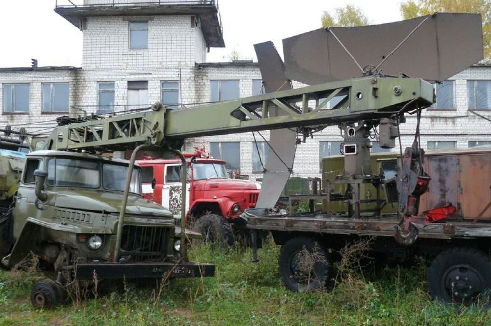 Техника ждет своей очереди в металлолом.