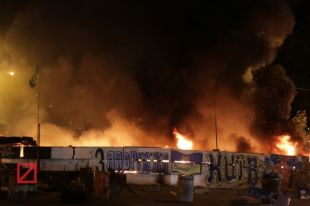 На Майдане в Киеве загорелась баррикада