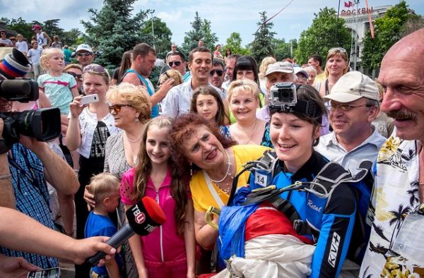 Севастопольцы с любовью и поддержкой отнеслись к ульяновским парашютистом