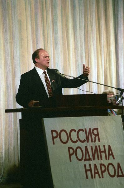 В марте 1996 года Зюганов зарегистрировался в качестве кандидата в президенты РФ. На выборах в июне его поддержали 32,03% избирателей, но во втором туре коммунист уступил Борису Ельцину, получив только 40,31% голосов.