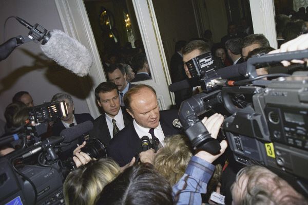 В 1997-м Зюганов призывал принудить Ельцина к отказу от президентства, а позже выступил за импичмент.
